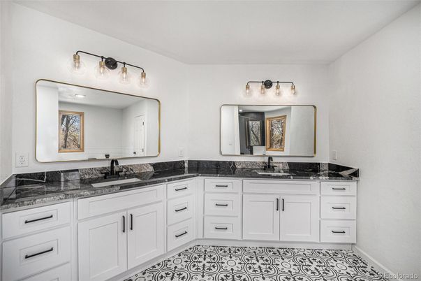 Bathroom, Dual Sink Vanities, Interior