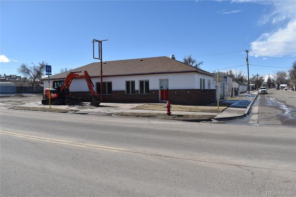 Attached, Exterior, Facade, Ranch