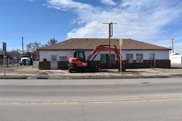 Attached, Exterior, Facade, Ranch