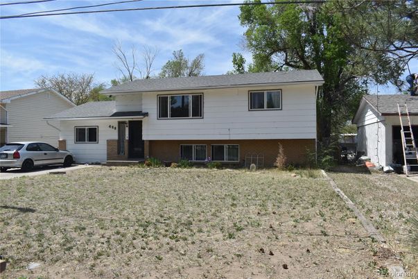 Attached, Exterior, Facade, Brick Facade, Raised Ranch