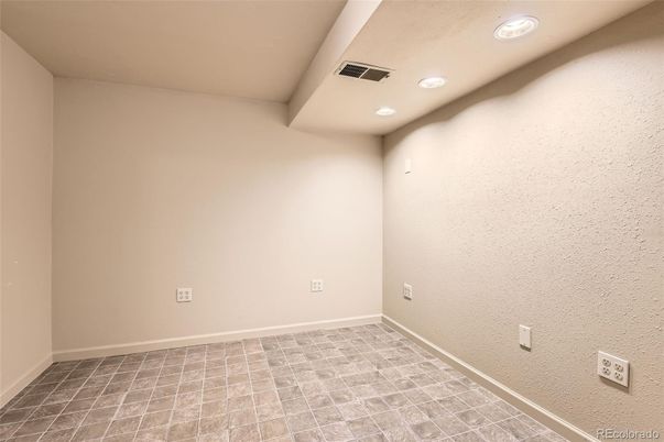 Empty room, Interior, Recessed Lighting