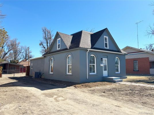 Backyard, Exterior, Facade, Queen Anne Victorian