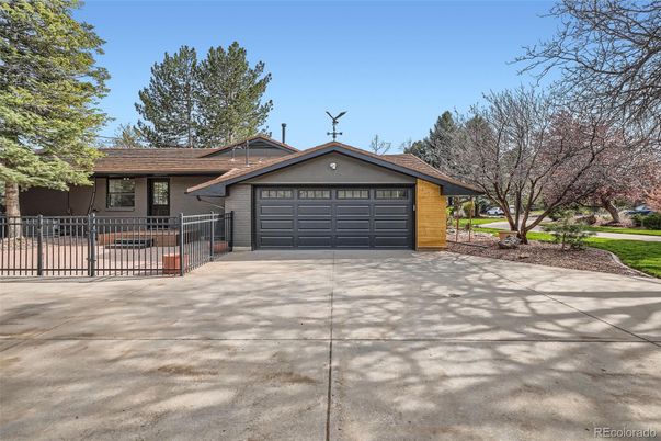 Attached, Exterior, Facade, Ranch
