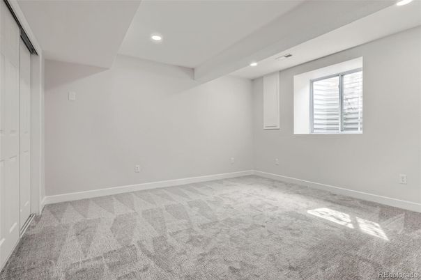Empty room, Interior, Recessed Lighting