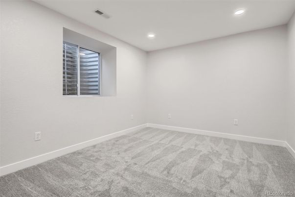 Empty room, Interior, Recessed Lighting