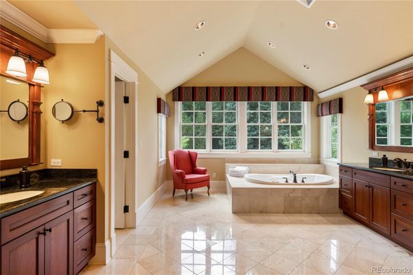 Bathroom, Dual Sink Vanities, Interior, Recessed Lighting