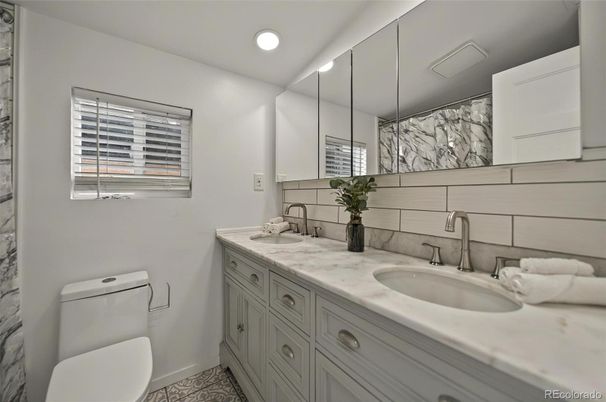 Bathroom, Dual Sink Vanities, Interior, Recessed Lighting