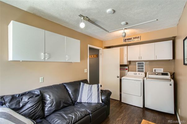 Interior, Washer, Wood Texture Flooring