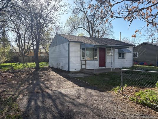 Backyard, Exterior, Facade, Ranch