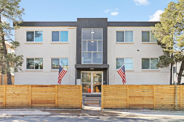 Exterior, Facade, Rowhouse
