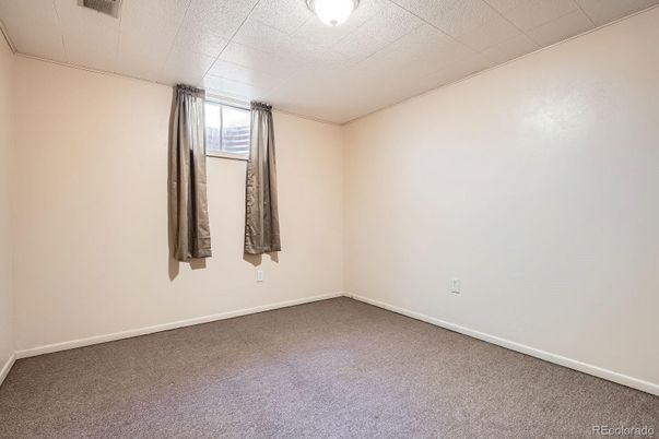 Empty room, Interior