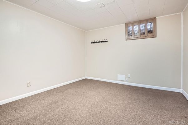 Empty room, Interior