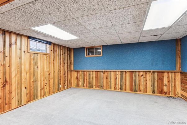 Empty room, Interior, Recessed Lighting, Wooden Walls