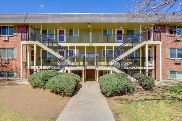 Exterior, Facade, Brick Facade, Rowhouse