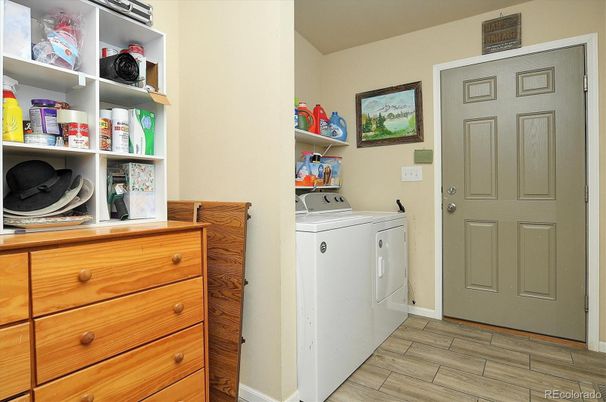 Interior, Washer, Wood Texture Flooring