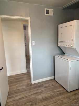 Interior, Utility Closets, Washer, Wood Texture Flooring