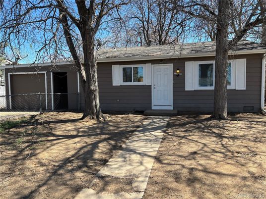 Attached, Exterior, Facade, Ranch