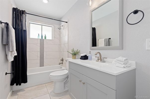 Bathroom, Interior, Marble Walls, Recessed Lighting