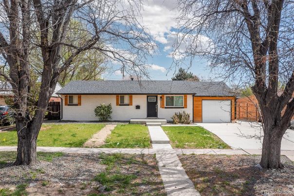 Attached, Exterior, Facade, Ranch