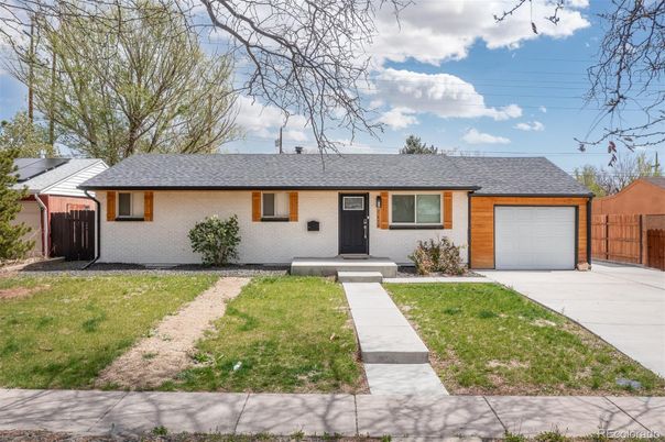 Attached, Exterior, Facade, Ranch