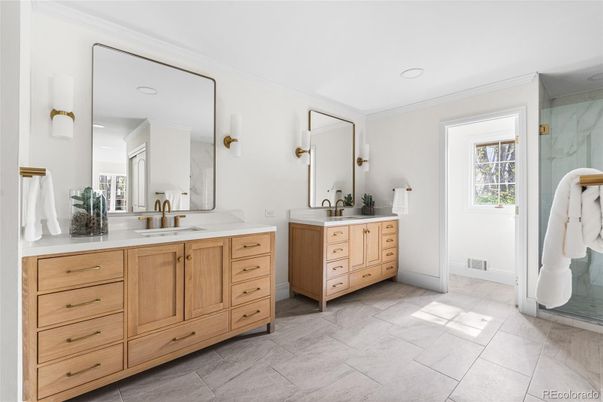 Bathroom, Dual Sink Vanities, Interior, Recessed Lighting