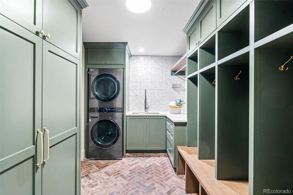 Interior, Recessed Lighting, Utility Closets, Washer