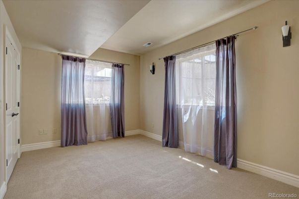 Empty room, Interior
