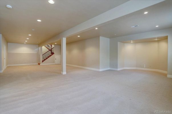 Empty room, Interior, Recessed Lighting