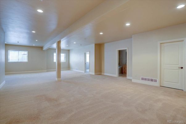 Empty room, Interior, Recessed Lighting