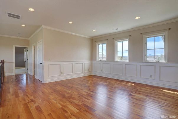 Empty room, Interior, Recessed Lighting, Wood Texture Flooring