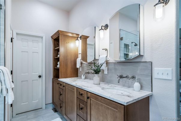 Bathroom, Dual Sink Vanities, Interior