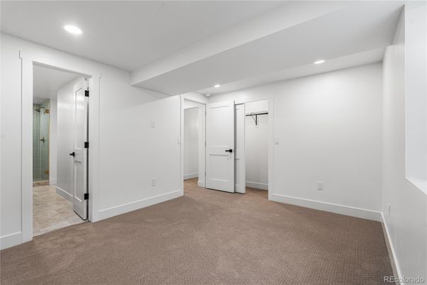 Empty room, Interior, Recessed Lighting