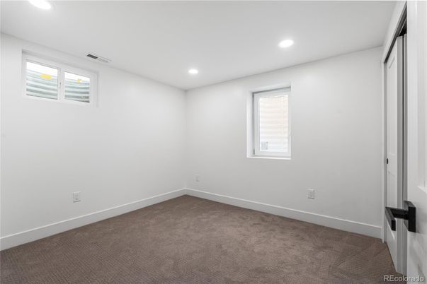Empty room, Interior, Recessed Lighting