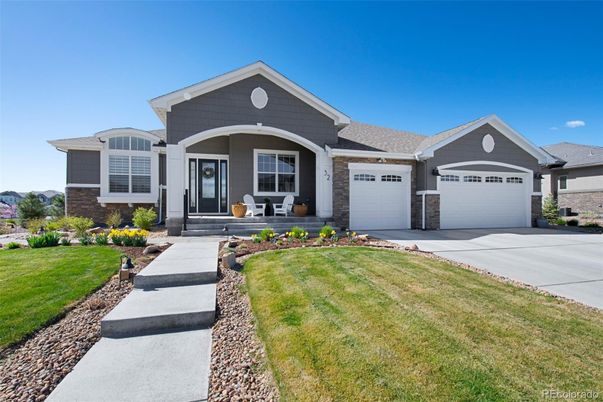 Attached, Exterior, Facade, American Craftsman