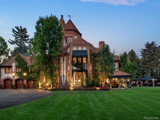 Attached, Backyard, Exterior, Facade, Queen Anne Victorian