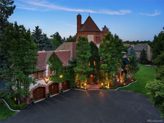 Attached, Exterior, Facade, Brick Facade, Queen Anne Victorian