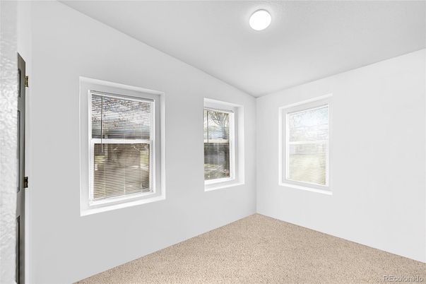 Empty room, Interior