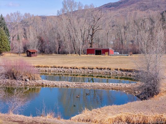 Exterior, Lake