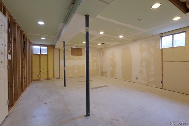 Empty room, Interior, Recessed Lighting