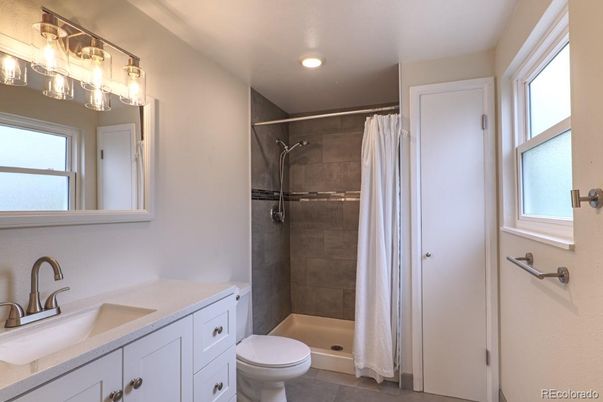 Bathroom, Interior, Recessed Lighting