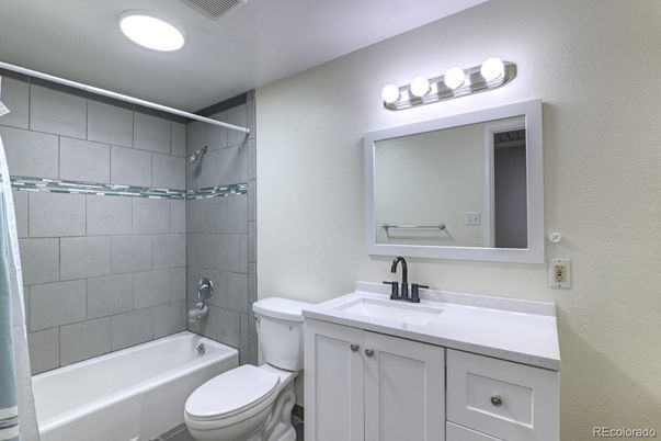 Bathroom, Interior, Recessed Lighting