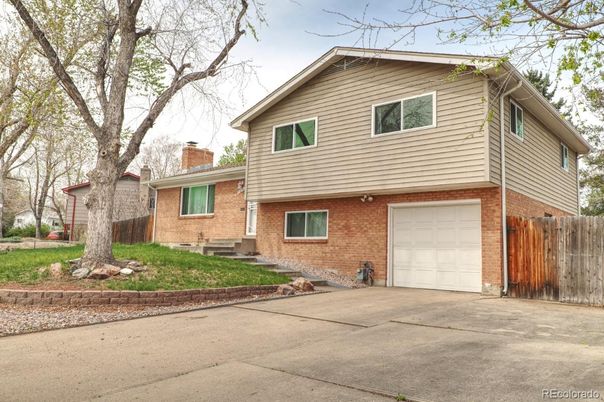 Attached, Exterior, Facade, Brick Facade, Split Level