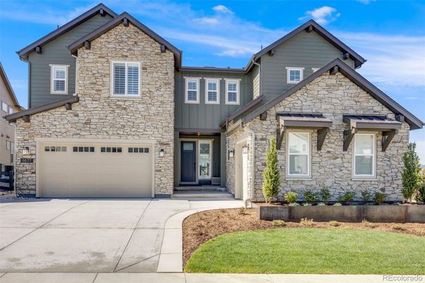 Attached, Exterior, Facade, American Craftsman