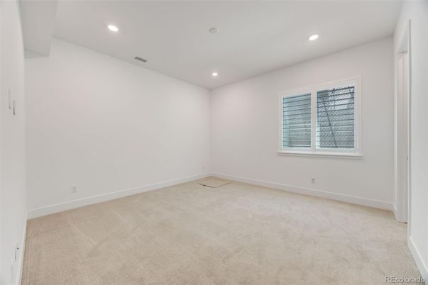 Empty room, Interior, Recessed Lighting