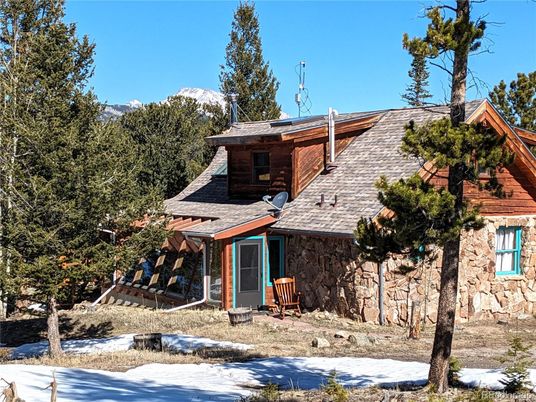 Exterior, Facade, Log Home