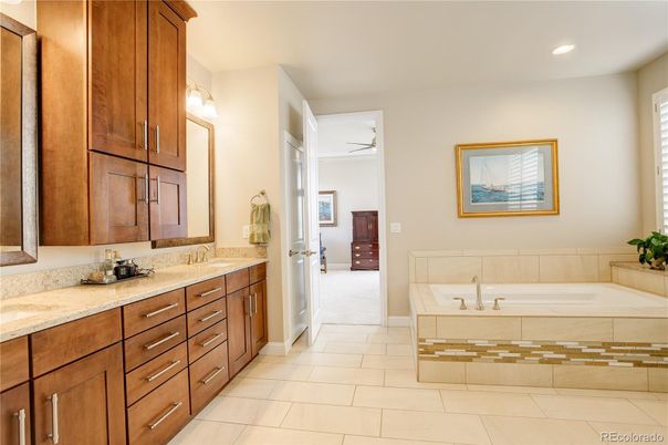 Bathroom, Dual Sink Vanities, Interior, Recessed Lighting