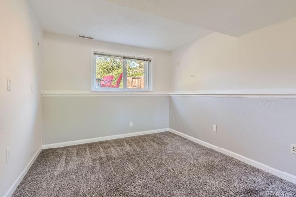 Empty room, Interior