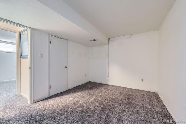 Empty room, Interior