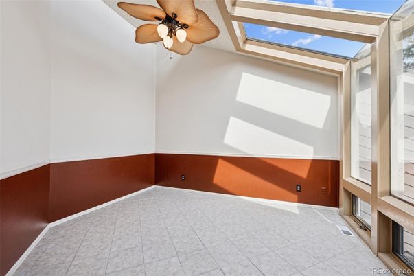 Empty room, Interior