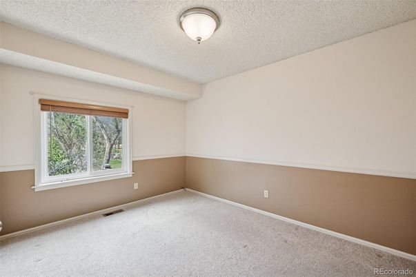 Empty room, Interior